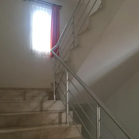 Mutado Hotel 2*